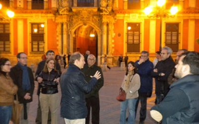 Realizada una visita nocturna al Barrio de Santa Cruz de Sevilla