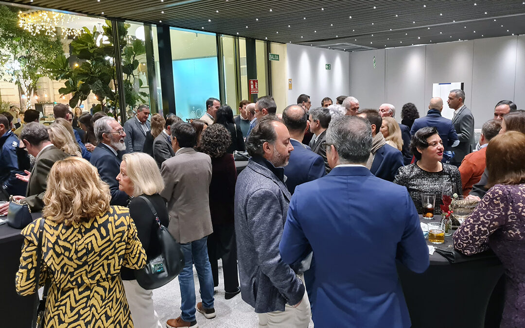 Reunimos a un centenar de colegiados y colegiadas en nuestro Encuentro Navideño