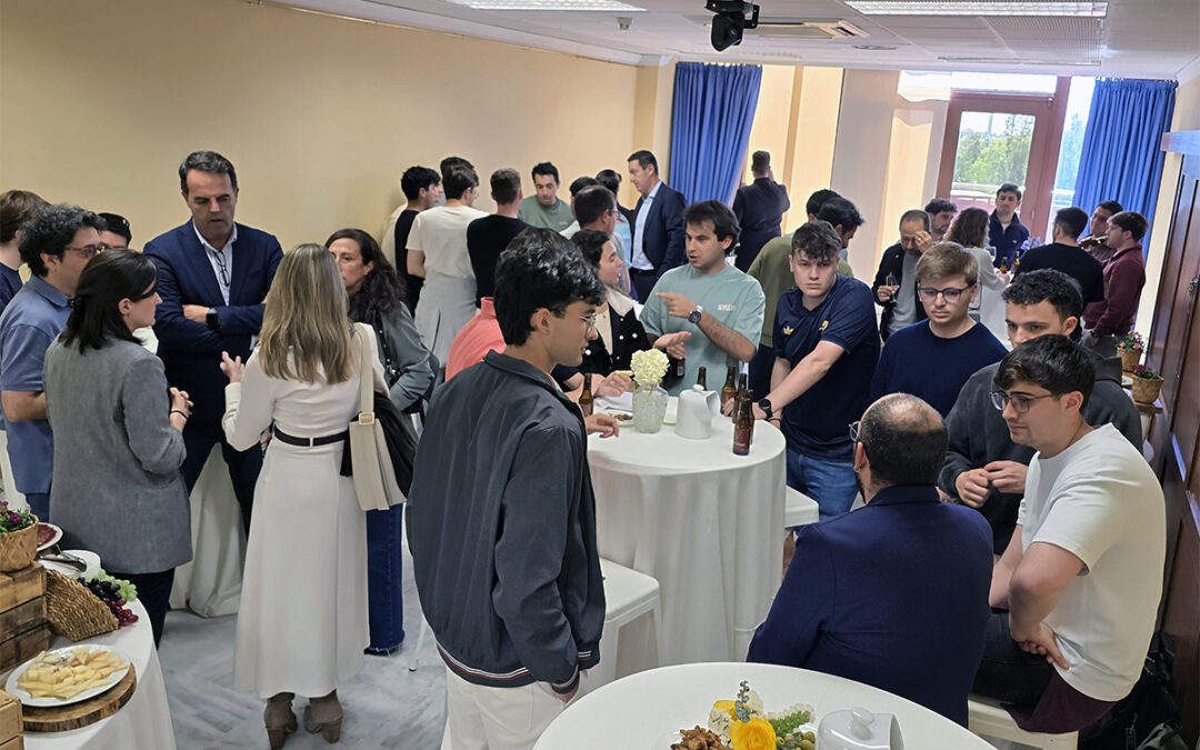 El Colegio celebra con éxito una jornada de networking con estudiantes de Máster y Grado de la ETSI